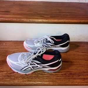 Women’s ASICS shoes size 10